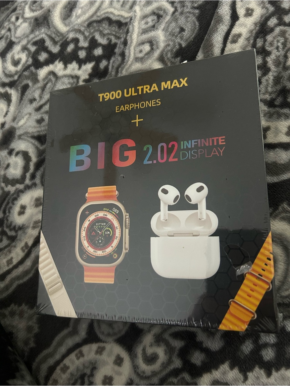 T900 Ultra Max Watch and Earphones with Two Watchbands NEW